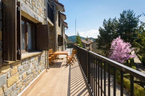 CASA CON JARDIN EN HECHO in Hecho CASA CON JARDIN EN HECHO in Hecho