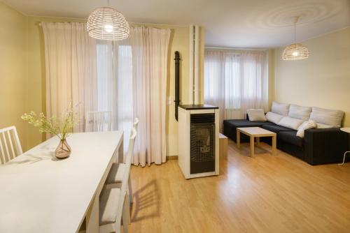 CASA CON JARDIN EN HECHO in Hecho CASA CON JARDIN EN HECHO in Hecho