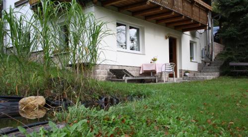 Ferienhaus "Am Schleifenbach" in ซาลเฟลด์/ซาเลอ Ferienhaus "Am Schleifenbach" in ซาลเฟลด์/ซาเลอ