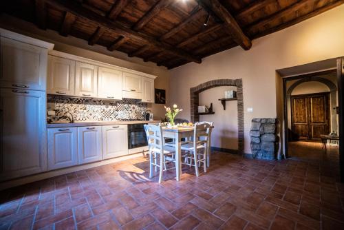 Kitchen, Il giardino nel borgo in Viterbo City Center Kitchen, Il giardino nel borgo in Viterbo City Center