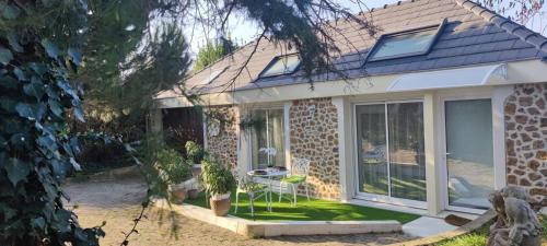 Petite propriete de prestige entre Paris et Disneyland in Villiers-sur-Marne Petite propriete de prestige entre Paris et Disneyland in Villiers-sur-Marne