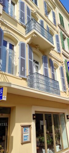 شرفة/ تراس, Nouvel Hotel in سانت - رافائيل شرفة/ تراس, Nouvel Hotel in سانت - رافائيل