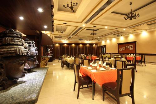 مطعم, فندق تاج محل أبيدس (Taj Mahal Hotel Abids) in ابيدس مطعم, فندق تاج محل أبيدس (Taj Mahal Hotel Abids) in ابيدس