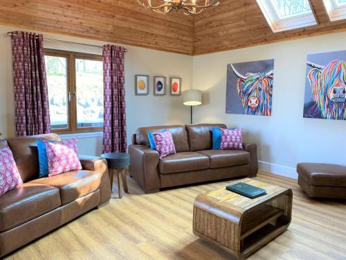 Partridge Lodge with Hot Tub in Forgandenny Partridge Lodge with Hot Tub in Forgandenny