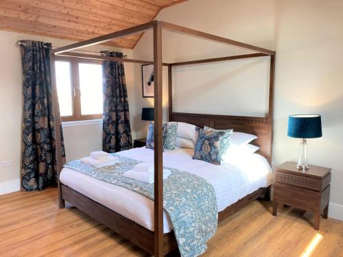 Pheasant Lodge with Hot Tub in Forgandenny Pheasant Lodge with Hot Tub in Forgandenny
