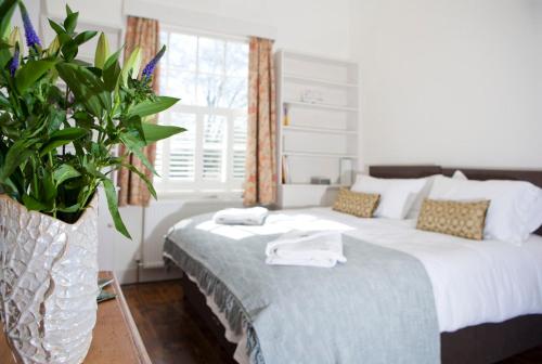 The Davey Tower, Medieval Riverside House