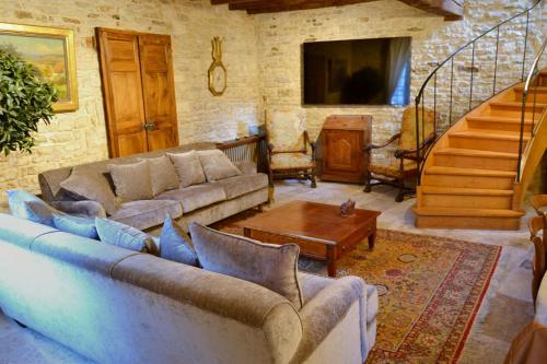 Le Crebillon in Flavigny-sur-Ozerain Le Crebillon in Flavigny-sur-Ozerain
