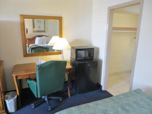 Days Inn by Wyndham Orlando Airport Florida Mall in FL Mall Days Inn by Wyndham Orlando Airport Florida Mall in FL Mall