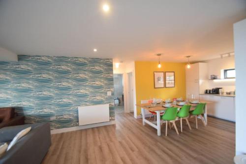Flat 1 High Tide House, Mortehoe - beautifully designed ground floor flat with sea views and garden in Woolacombe Flat 1 High Tide House, Mortehoe - beautifully designed ground floor flat with sea views and garden in Woolacombe