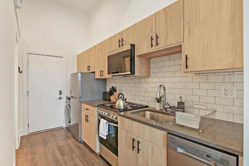 Modish Uptown Studio Apt in Chicago - Wilson 417 ALL REP in Uptown Modish Uptown Studio Apt in Chicago - Wilson 417 ALL REP in Uptown