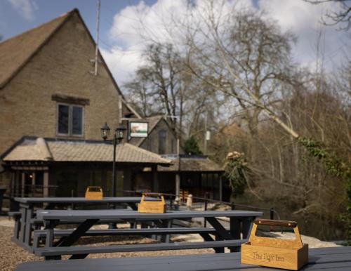 Kert, The Fox Inn in Little Barrington Kert, The Fox Inn in Little Barrington