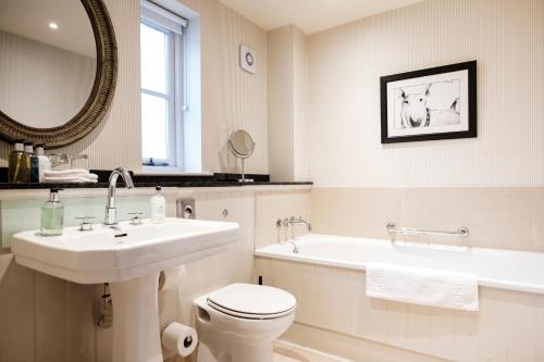 ห้องน้ำ, The Hare & Hounds Hotel in ดิดมาร์ดัน ห้องน้ำ, The Hare & Hounds Hotel in ดิดมาร์ดัน