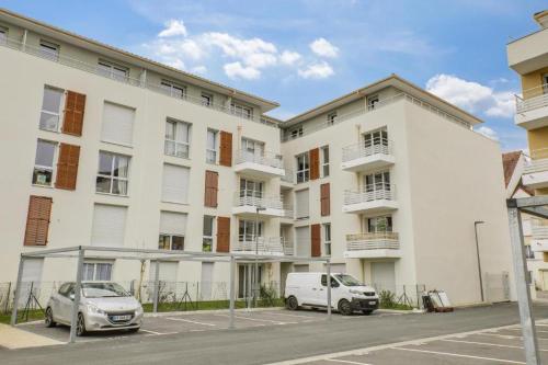 Appartement F2 de haut standing en hypercentre avec jardin prive a 270 m de la Gare de MANTES ! in Mantes-la-Ville Appartement F2 de haut standing en hypercentre avec jardin prive a 270 m de la Gare de MANTES ! in Mantes-la-Ville