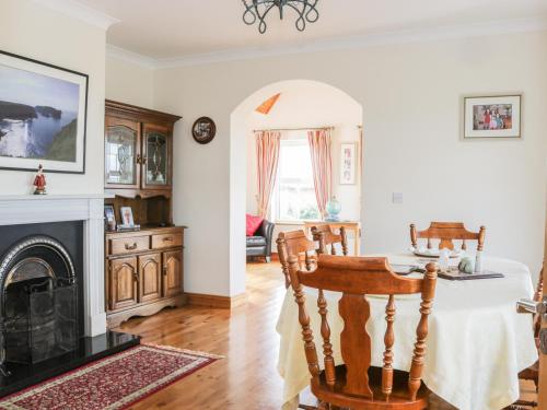 Pemandangan luar, McGuire's Cottage in Ballycastle Pemandangan luar, McGuire's Cottage in Ballycastle