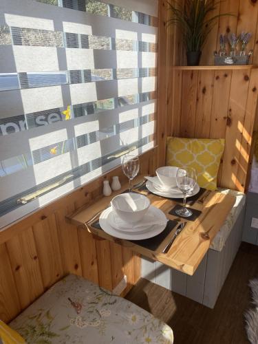 مرافق, Shepherd's Hut at St Anne's - Costal Location in Turnchapel مرافق, Shepherd's Hut at St Anne's - Costal Location in Turnchapel