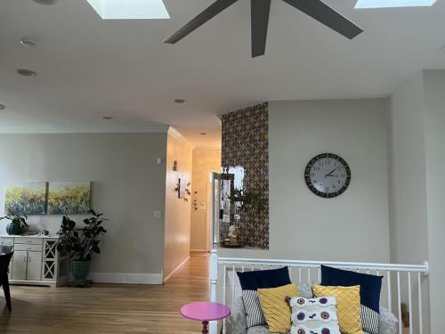 Előcsarnok, 5BRwithBand&Piano setup Private Gym Theater&Entry at Cherry Hill in Cherry Hill Előcsarnok, 5BRwithBand&Piano setup Private Gym Theater&Entry at Cherry Hill in Cherry Hill