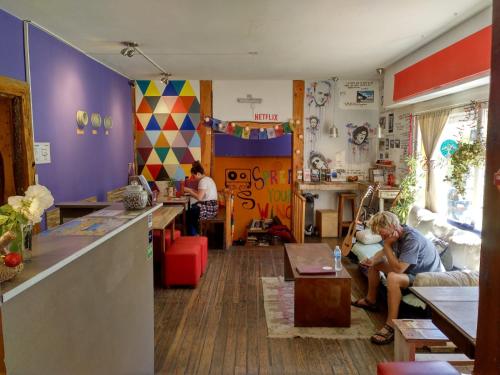 공용 라운지/TV 시청 구역, HOPA-홈 판타고니아 호스텔 & 바 (HOPA-Home Patagonia Hostel & Bar) in 산 카를로스 데 바릴로체 공용 라운지/TV 시청 구역, HOPA-홈 판타고니아 호스텔 & 바 (HOPA-Home Patagonia Hostel & Bar) in 산 카를로스 데 바릴로체