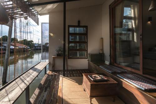 Balcony/terrace, Humz Canal Stay near Wat Prasat Nonthaburi Balcony/terrace, Humz Canal Stay near Wat Prasat Nonthaburi