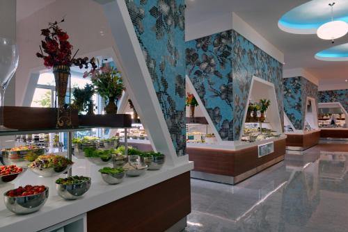 Їжа та напої, Vikingen Infinity Resort & Spa in Turkler Їжа та напої, Vikingen Infinity Resort & Spa in Turkler