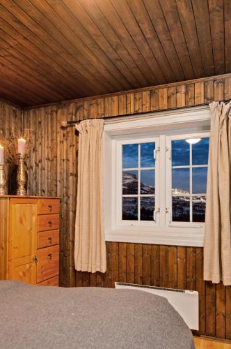 Skeikampen cabin with mountain view, jacuzzi and 8 bedrooms in Svingvoll Skeikampen cabin with mountain view, jacuzzi and 8 bedrooms in Svingvoll