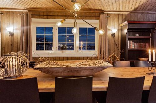 Skeikampen cabin with mountain view, jacuzzi and 8 bedrooms in Svingvoll Skeikampen cabin with mountain view, jacuzzi and 8 bedrooms in Svingvoll