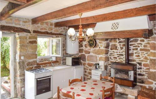 Κουζίνα, Nice home in Louargat with 1 Bedrooms and WiFi in Λουαργκά Κουζίνα, Nice home in Louargat with 1 Bedrooms and WiFi in Λουαργκά