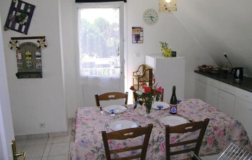 Nice apartment in Roz-Landrieux with 2 Bedrooms and WiFi in Dol-de-Bretagne Nice apartment in Roz-Landrieux with 2 Bedrooms and WiFi in Dol-de-Bretagne