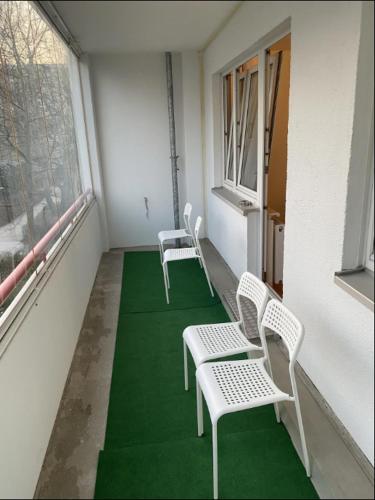 Gemutliche Wohnung mit Smart-TV und großem Balkon in Marzahn Gemutliche Wohnung mit Smart-TV und großem Balkon in Marzahn