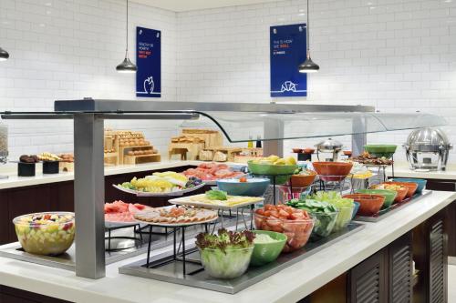 Food and beverages, Holiday Inn Express Dubai Internet City By IHG in Barsha Heights (Tecom) Food and beverages, Holiday Inn Express Dubai Internet City By IHG in Barsha Heights (Tecom)