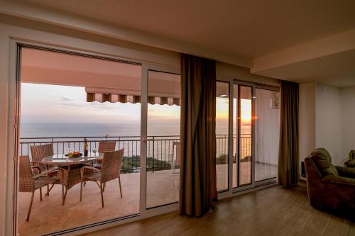 Zen Luxury Villa in Rijeka Rezevici Zen Luxury Villa in Rijeka Rezevici