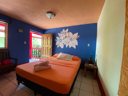 Las Palmeras OceanView Hotel and Dive Center in Литтл-Корн-Айленд Las Palmeras OceanView Hotel and Dive Center in Литтл-Корн-Айленд