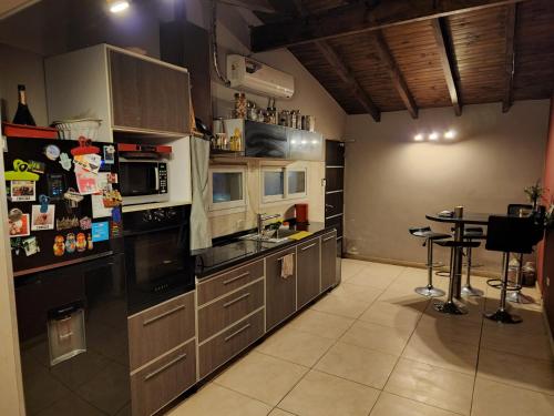 廚房, Casa quinta en Pocito con pileta quincho cancha de futbol in 阿韋拉斯泰恩鎮 廚房, Casa quinta en Pocito con pileta quincho cancha de futbol in 阿韋拉斯泰恩鎮