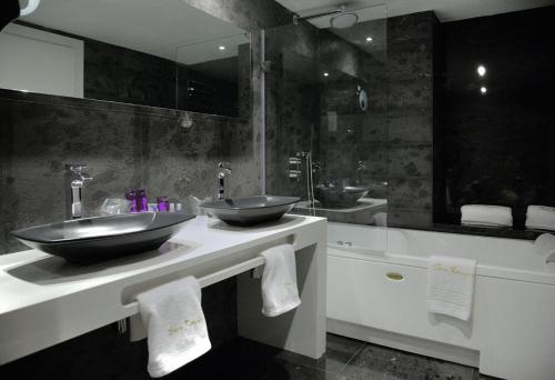 Bathroom, Hotel San Ramón del Somontano in Barbastro Bathroom, Hotel San Ramón del Somontano in Barbastro