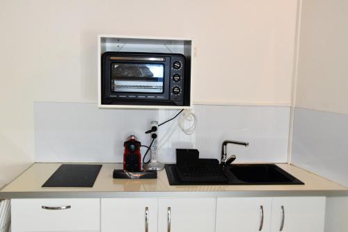 Kitchen, Studio elegant a Baie Mahault de 19 m² avec balcon et parking in Baie-Mahault Kitchen, Studio elegant a Baie Mahault de 19 m² avec balcon et parking in Baie-Mahault
