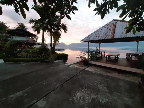 Beach Guest House in Maninjau Beach Guest House in Maninjau