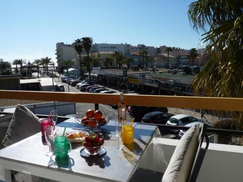 Balcony/terrace, Solydays Cigales de mer, studios centre-ville a deux pas des plages in Le Grau-du-Roi Balcony/terrace, Solydays Cigales de mer, studios centre-ville a deux pas des plages in Le Grau-du-Roi