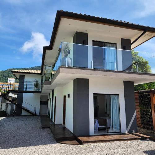 Entree, Rei dos Mares Suítes (Rei dos Mares Suites) in Ubatuba Entree, Rei dos Mares Suítes (Rei dos Mares Suites) in Ubatuba