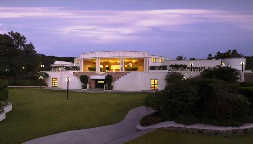 Bejárat, Lemon Tree Hotel Aurangabad near Aurangabad repülőtér Bejárat, Lemon Tree Hotel Aurangabad near Aurangabad repülőtér