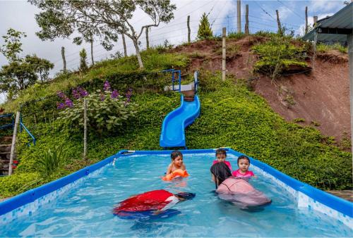 Kolam renang, Estancia Rosa de Jericó Campestre (Estancia Rosa de Jerico Campestre) in Guaduas Kolam renang, Estancia Rosa de Jericó Campestre (Estancia Rosa de Jerico Campestre) in Guaduas
