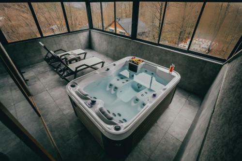 Bồn tắm nước nóng, Brezovica Hotel & SPA in Pristina Bồn tắm nước nóng, Brezovica Hotel & SPA in Pristina