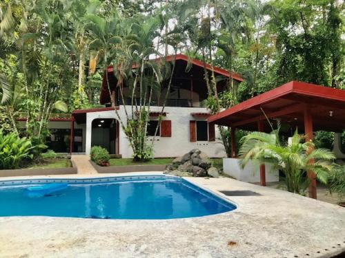 Swimming pool, Villas la Foresta in Quepos Swimming pool, Villas la Foresta in Quepos
