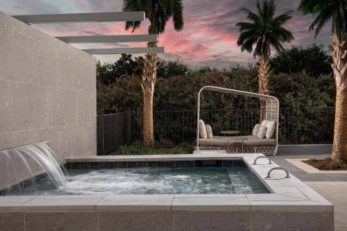 Swimming pool, Homewood Suites by Hilton Destin in Destin City Center Swimming pool, Homewood Suites by Hilton Destin in Destin City Center