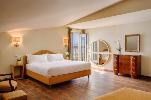 โรงแรมรอยัล วิกตอเรีย (Hotel Royal Victoria) in วาเรนนา โรงแรมรอยัล วิกตอเรีย (Hotel Royal Victoria) in วาเรนนา