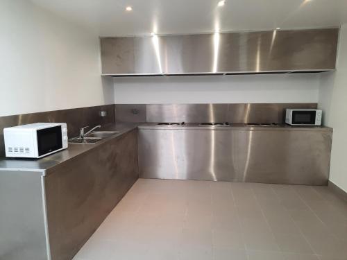 keuken, KYRIAD DIRECT CAEN NORD Memorial near Caen-Carpiquet Airport keuken, KYRIAD DIRECT CAEN NORD Memorial near Caen-Carpiquet Airport