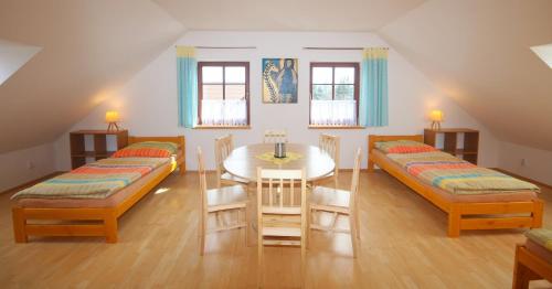 Apartmán V sadu (Apartman V sadu) in มิโรซแฟ Apartmán V sadu (Apartman V sadu) in มิโรซแฟ