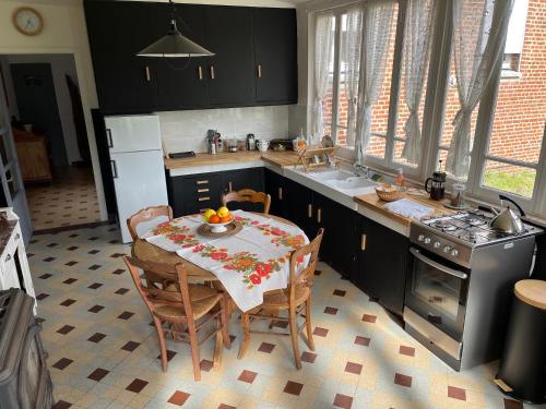 Kitchen, Le Moulin Sainte Marie, chambres d'hotes et Gite in Estree-Wamin Kitchen, Le Moulin Sainte Marie, chambres d'hotes et Gite in Estree-Wamin