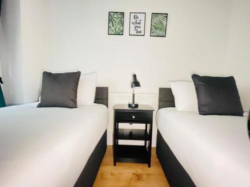 Cheerful 5-bedroom with free parking in Avonmouth and Lawrence Weston Cheerful 5-bedroom with free parking in Avonmouth and Lawrence Weston