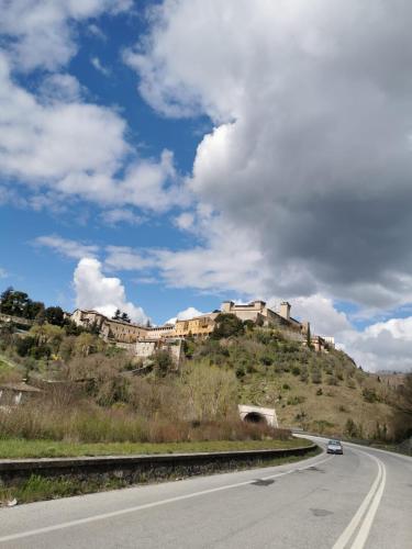 Közeli látványosságok, 35 négyzetméteres, 1 hálószobás Apartman 1 fürdőszobával San Giacomo területén (Fortezza San Giacomo di Spoleto ) in Spoleto Közeli látványosságok, 35 négyzetméteres, 1 hálószobás Apartman 1 fürdőszobával San Giacomo területén (Fortezza San Giacomo di Spoleto ) in Spoleto