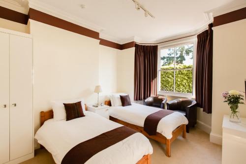 This photo about Cumberland House Gatwick B & B shared on HyHotel.com