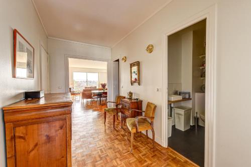 Lobby, Appartement avec belle vue parc de la Planchette in Levallois-Perret Lobby, Appartement avec belle vue parc de la Planchette in Levallois-Perret